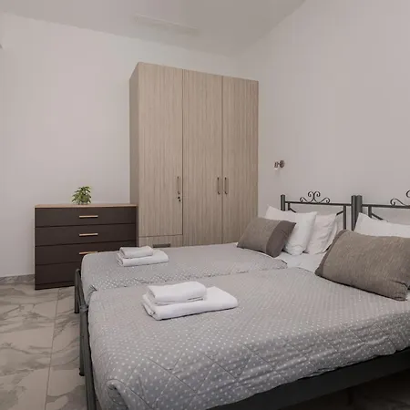 아파트 Katsaros Luxury Apts 5 Min Walk To 티실리비