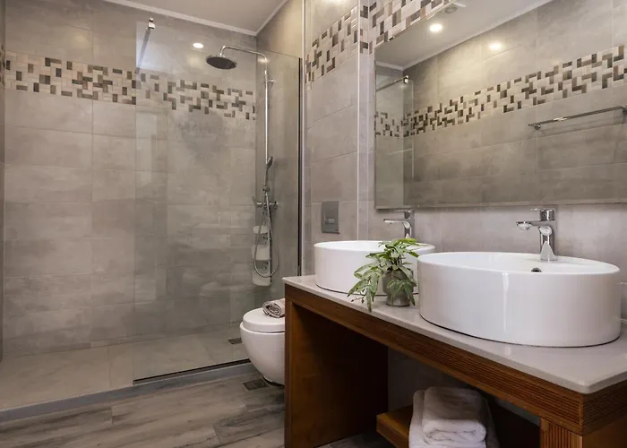 Katsaros Luxury Apts 5 Min Walk To *