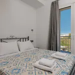 Katsaros Luxury Apts 5 Min Walk To Apartment
