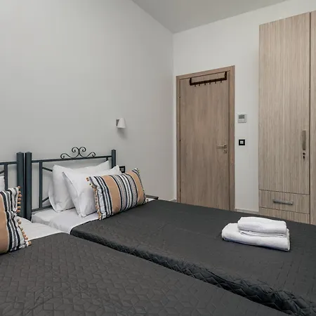 Katsaros Luxury Apts 5 Min Walk To Appartement