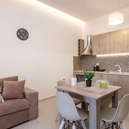 Katsaros Luxury Apts 5 Min Walk To * チィリヴィ