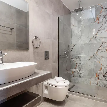 Katsaros Luxury Apts 5 Min Walk To * チィリヴィ