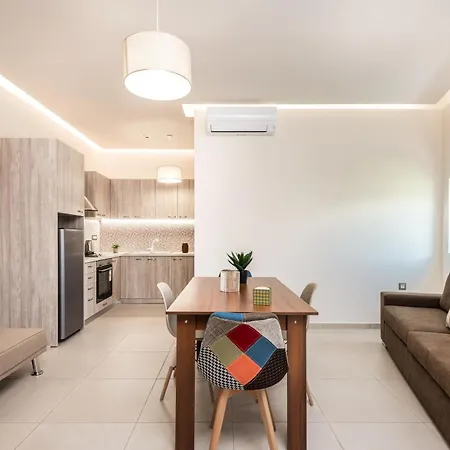 Katsaros Luxury Apts 5 Min Walk To チィリヴィ