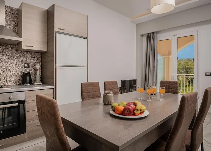 Katsaros Luxury Apts 5 Min Walk To Appartamento